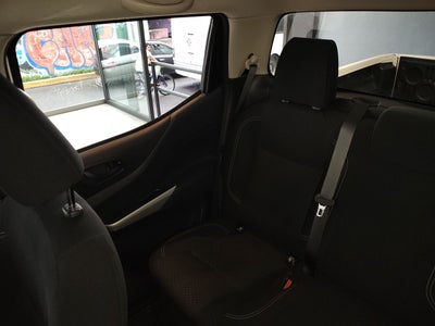 2020 Nissan NP300 DOBLE CABINA SE TM AC PAQ SEG 6VEL