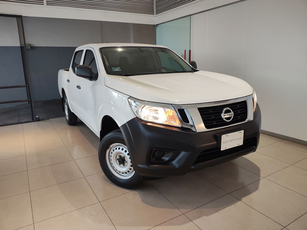 2020 Nissan NP300 DOBLE CABINA SE TM AC PAQ SEG 6VEL
