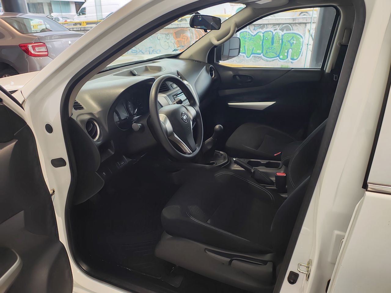 2020 Nissan NP300 DOBLE CABINA SE TM AC PAQ SEG 6VEL