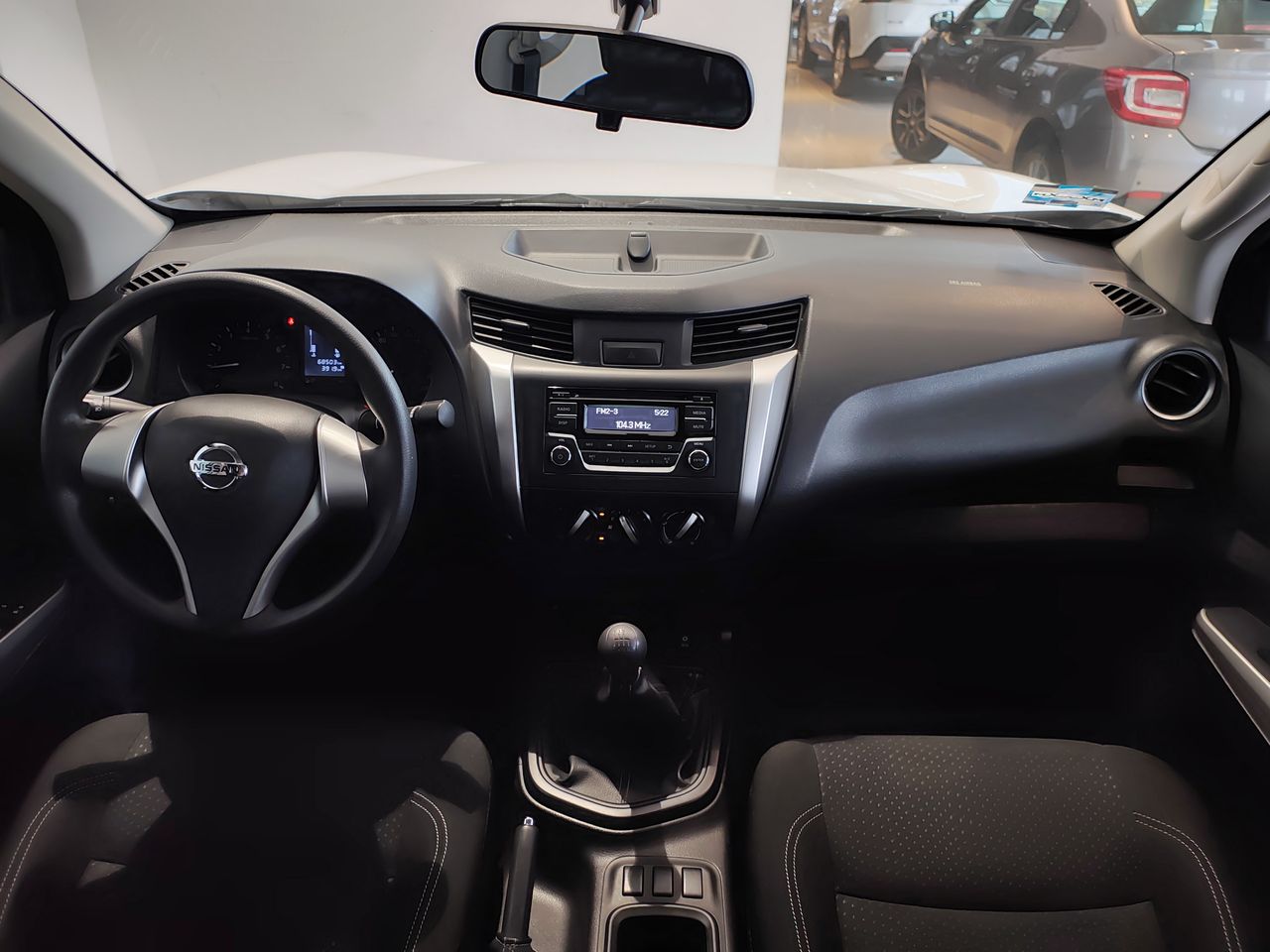 2020 Nissan NP300 DOBLE CABINA SE TM AC PAQ SEG 6VEL