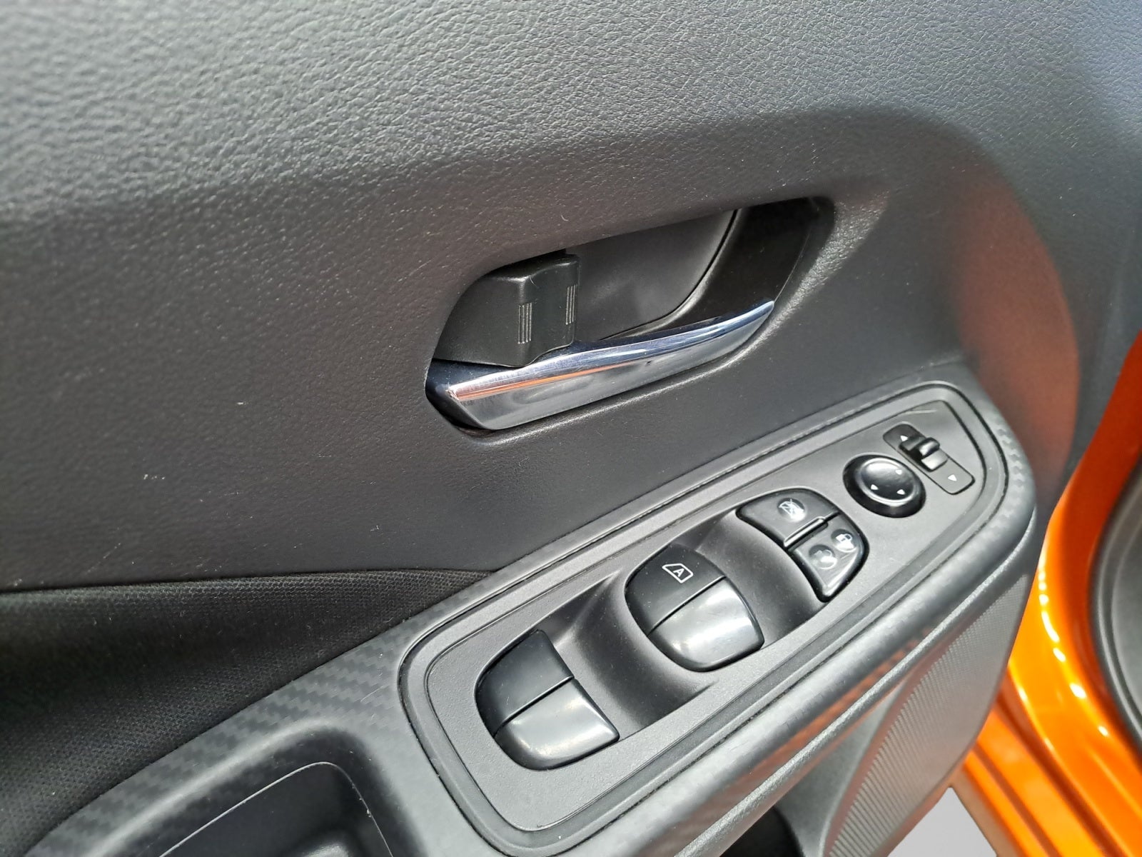 2022 Nissan VERSA ADVANCE MT 22