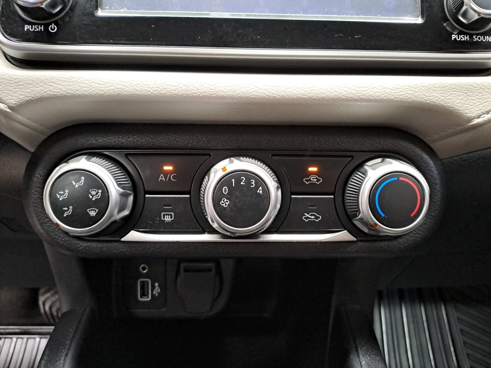 2022 Nissan VERSA ADVANCE MT 22
