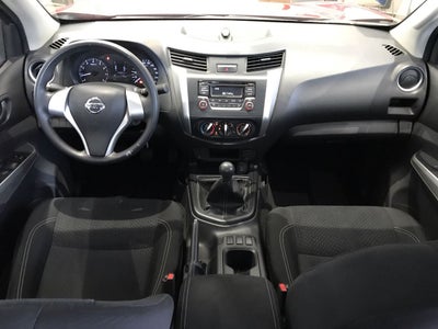 2020 Nissan NP300 DOBLE CABINA DOBLE CABINA SE TM AC PAQ SEG 6VEL