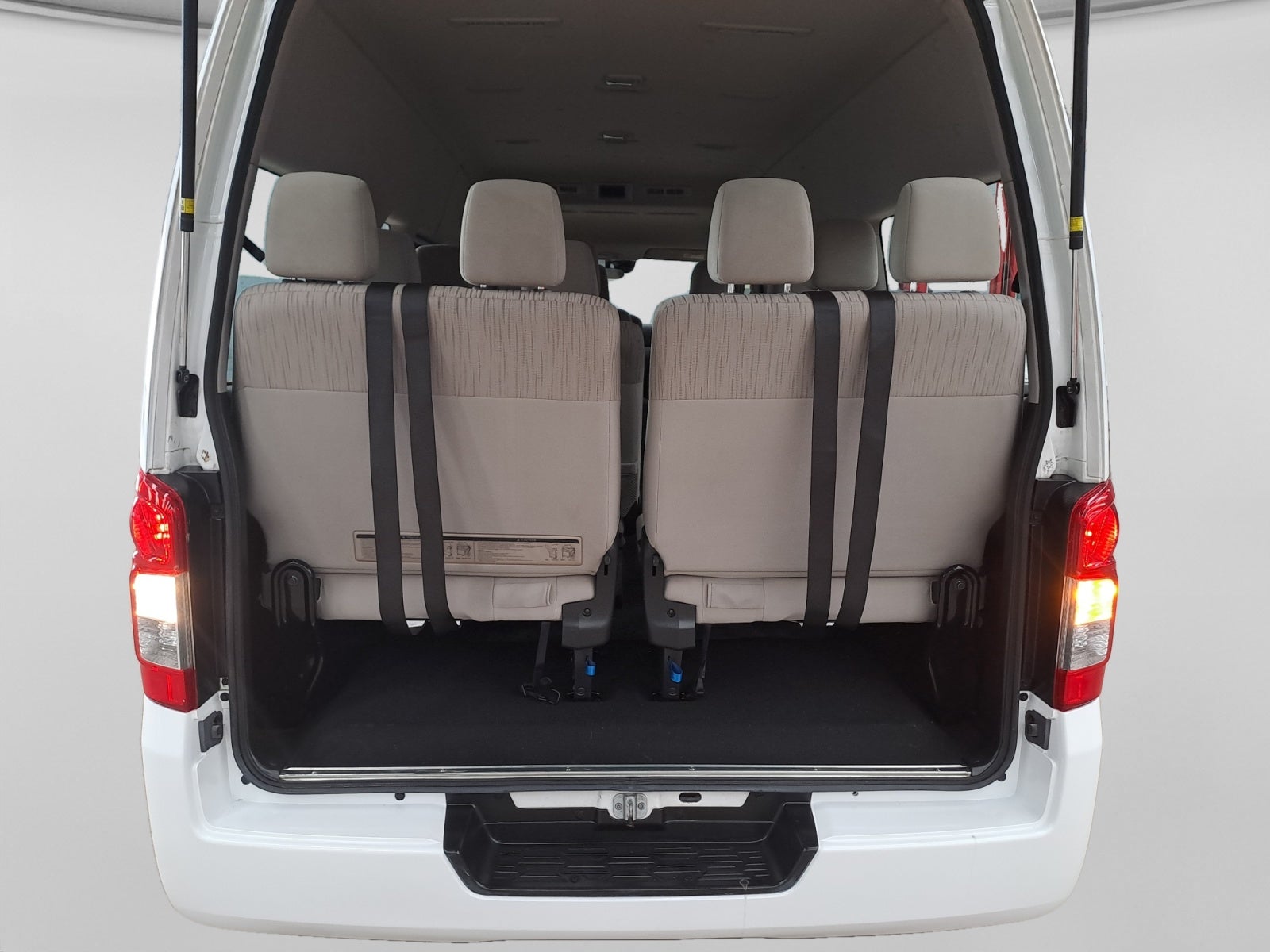 2024 Nissan URVAN 14 PASAJEROS AMPLIA AA 24