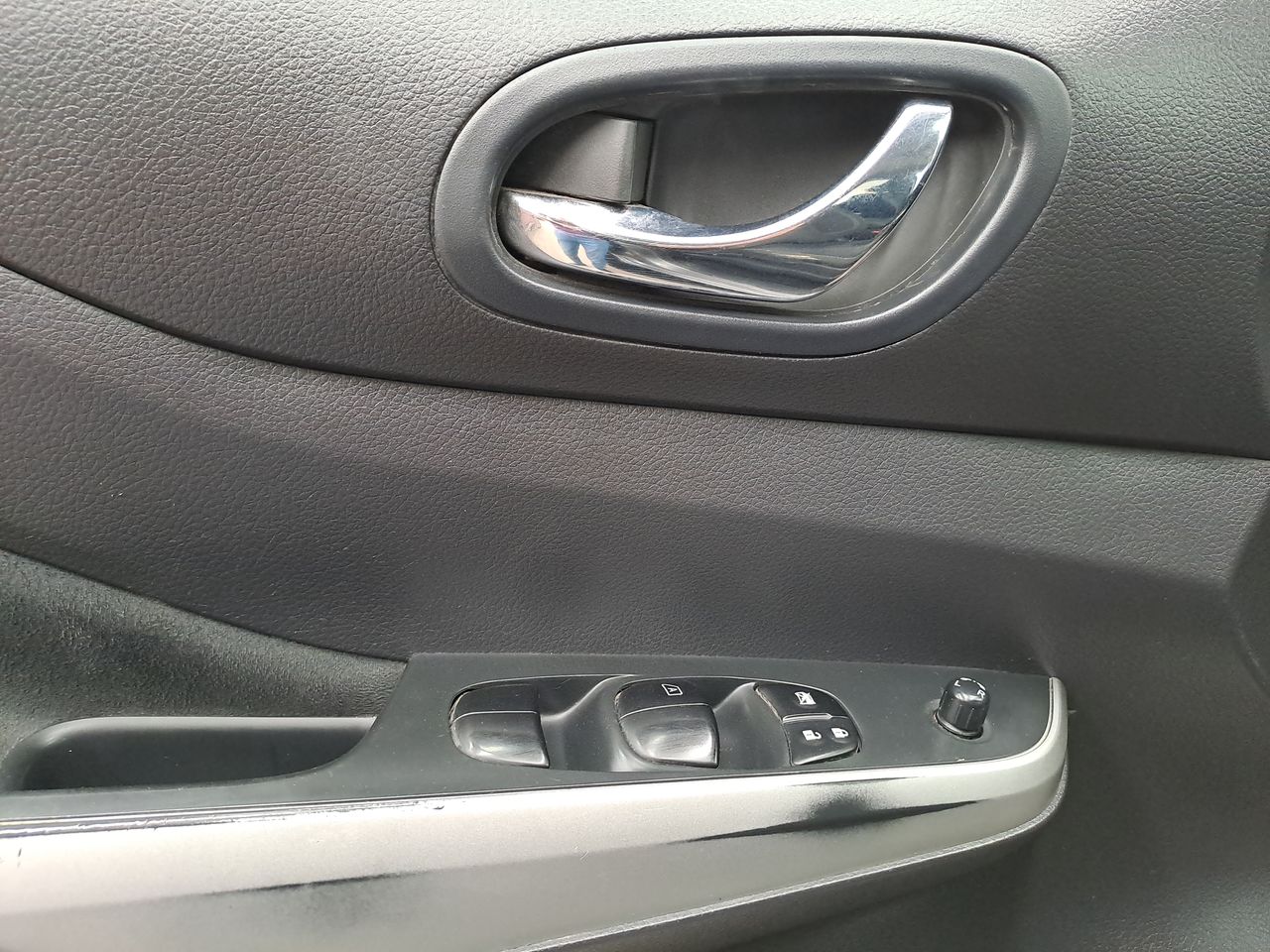 2020 Nissan FRONTIER LE TM AC