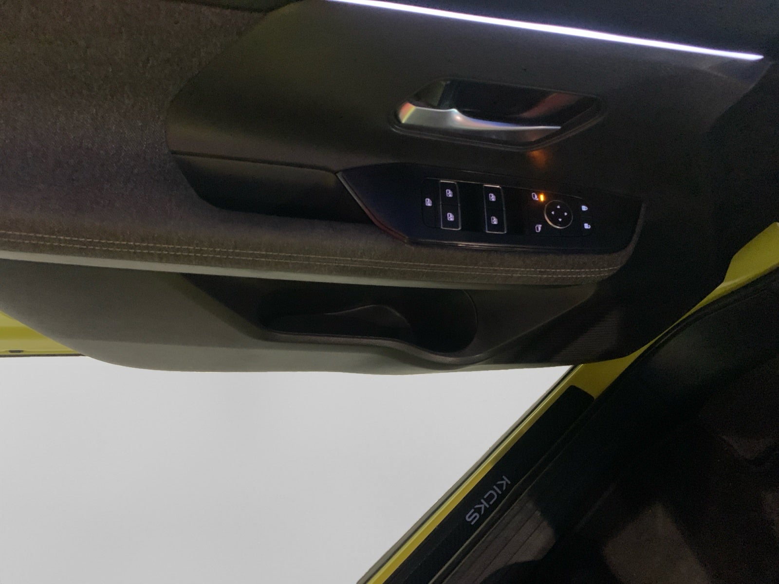 2025 Nissan KICKS PLATINUM CVT 25