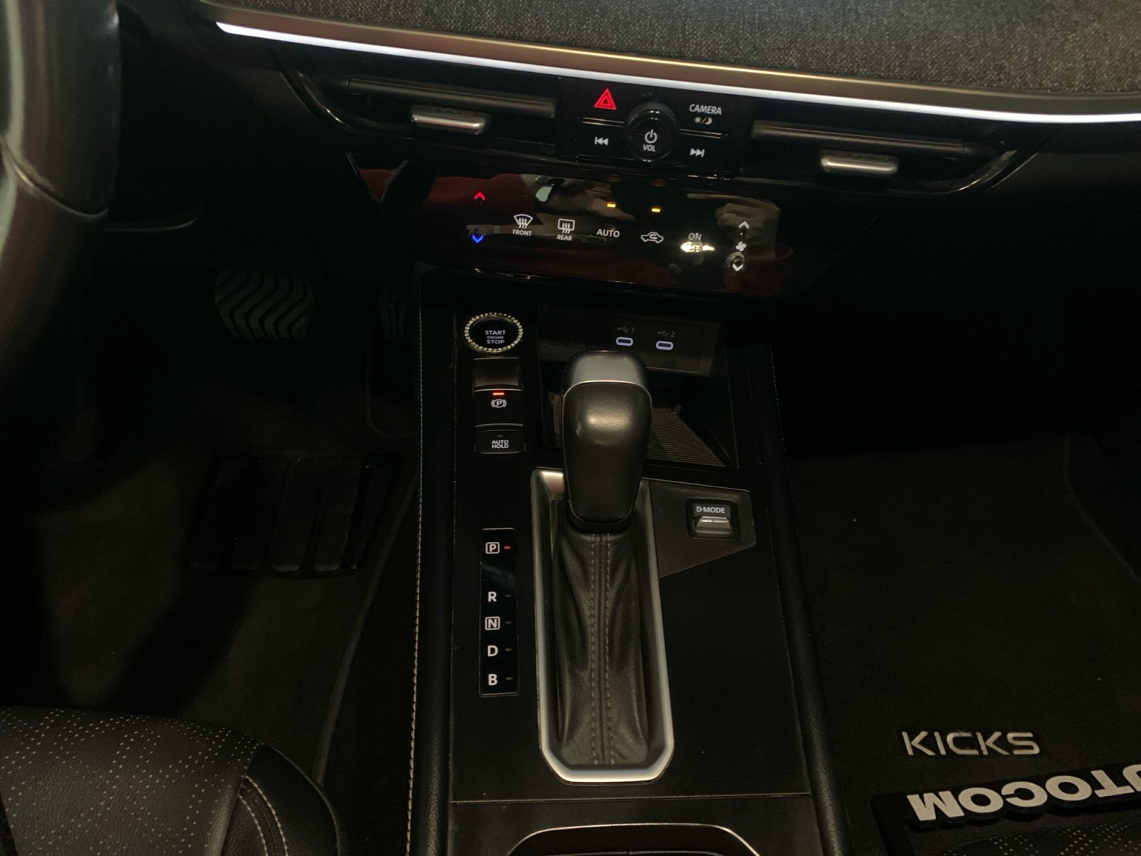 2025 Nissan KICKS PLATINUM CVT 25