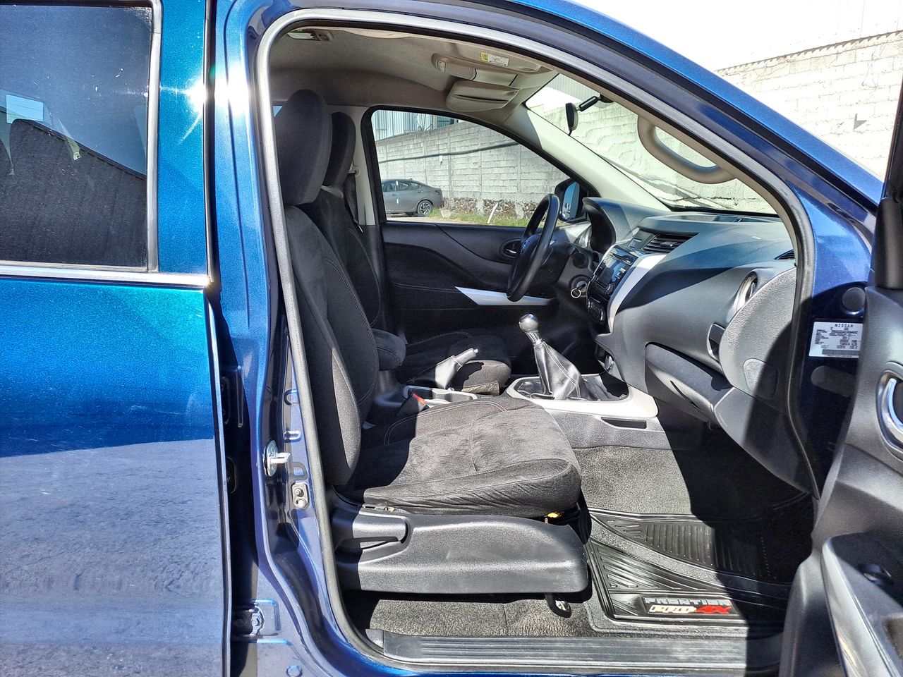 2020 Nissan FRONTIER LE TM AC