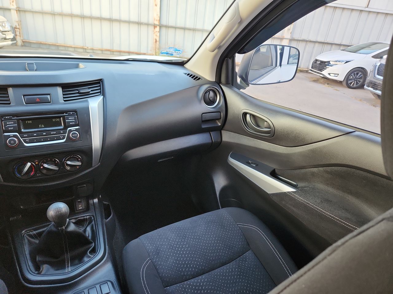 2020 Nissan FRONTIER DOBLE CABINA SE TM AC PAQ SEG 6VEL