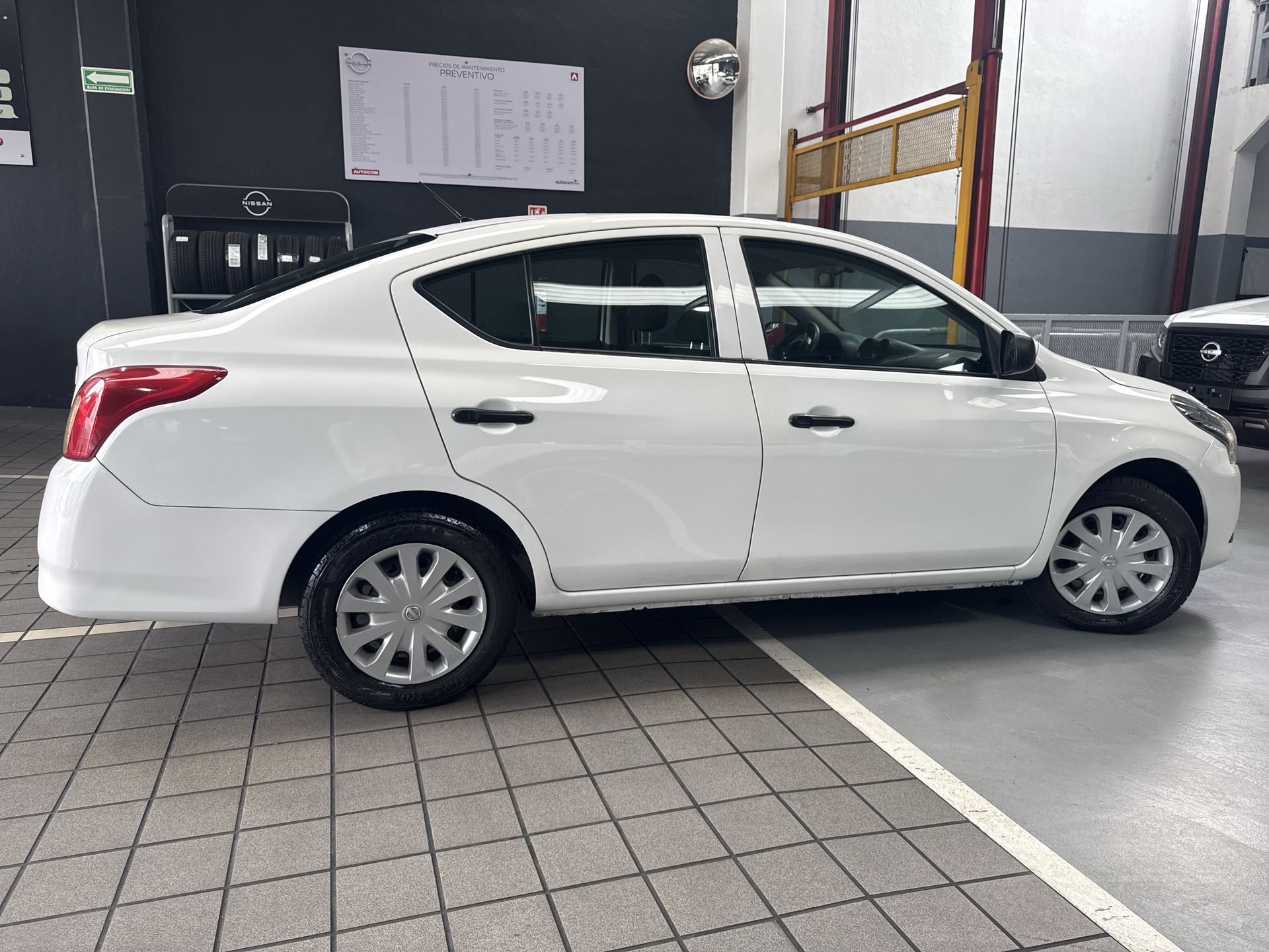 2020 Nissan VERSA MT AC 1.6L