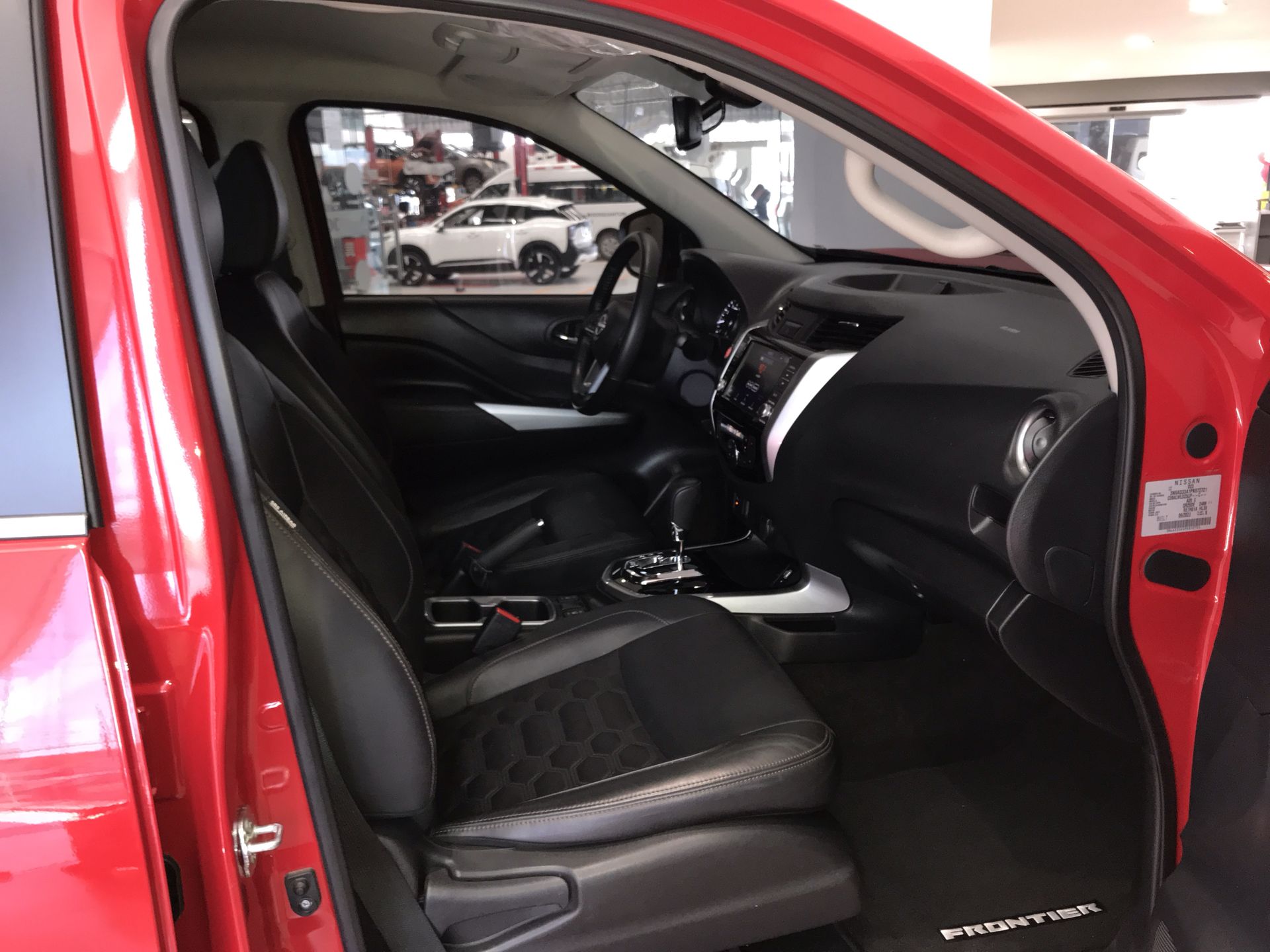 2023 Nissan FRONTIER PLATINUM LE TA 23