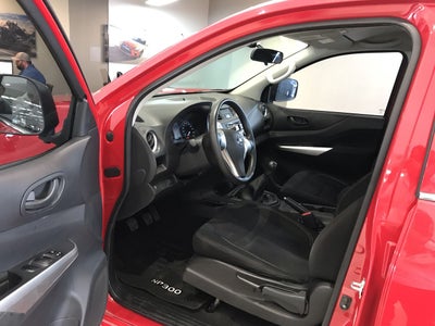 2020 Nissan NP300 DOBLE CABINA DOBLE CABINA SE TM AC PAQ SEG 6VEL