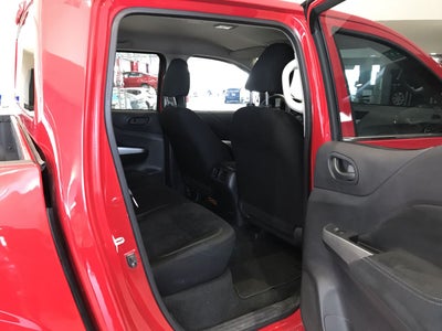 2020 Nissan NP300 DOBLE CABINA DOBLE CABINA SE TM AC PAQ SEG 6VEL