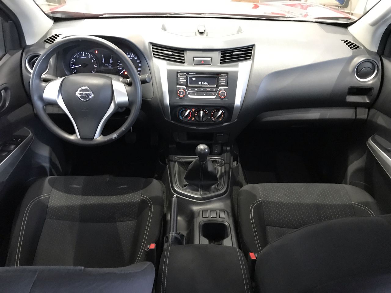 2020 Nissan NP300 DOBLE CABINA DOBLE CABINA SE TM AC PAQ SEG 6VEL