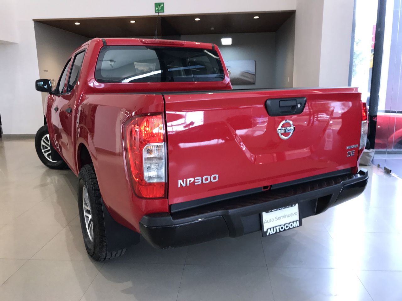 2020 Nissan NP300 DOBLE CABINA DOBLE CABINA SE TM AC PAQ SEG 6VEL