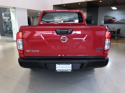 2020 Nissan NP300 DOBLE CABINA DOBLE CABINA SE TM AC PAQ SEG 6VEL