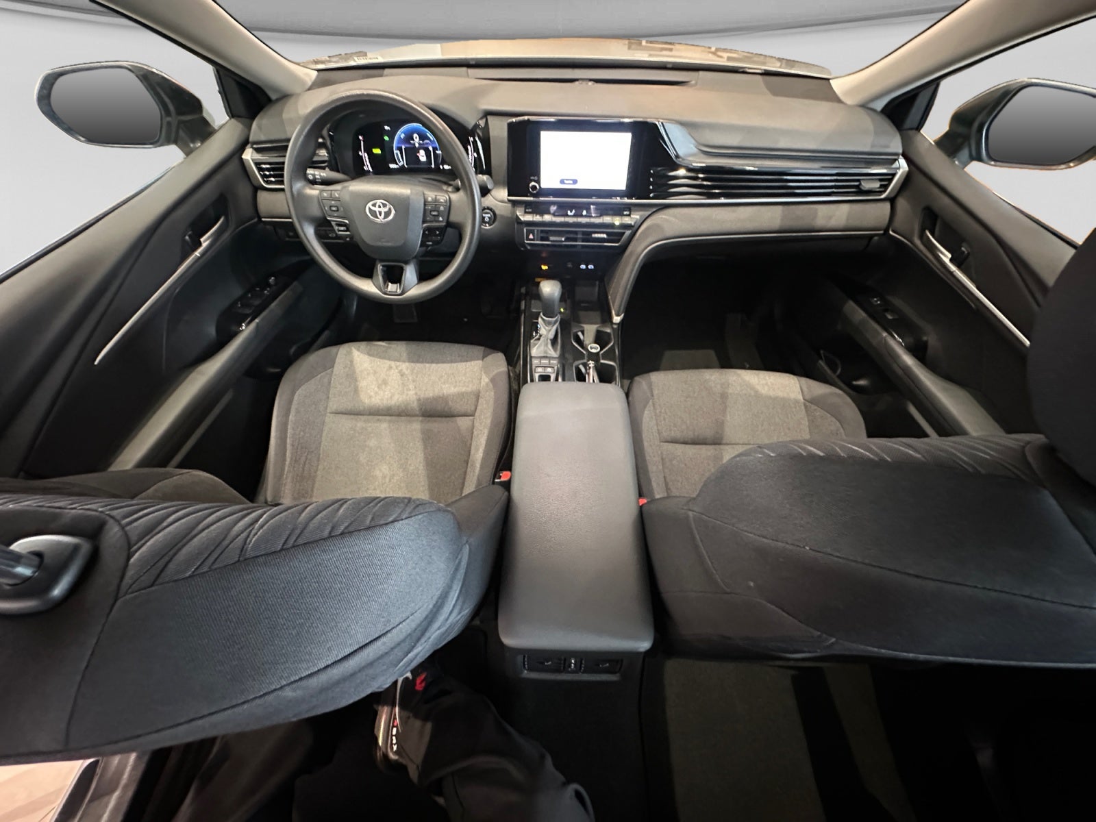 2025 Toyota CAMRY LE HEV
