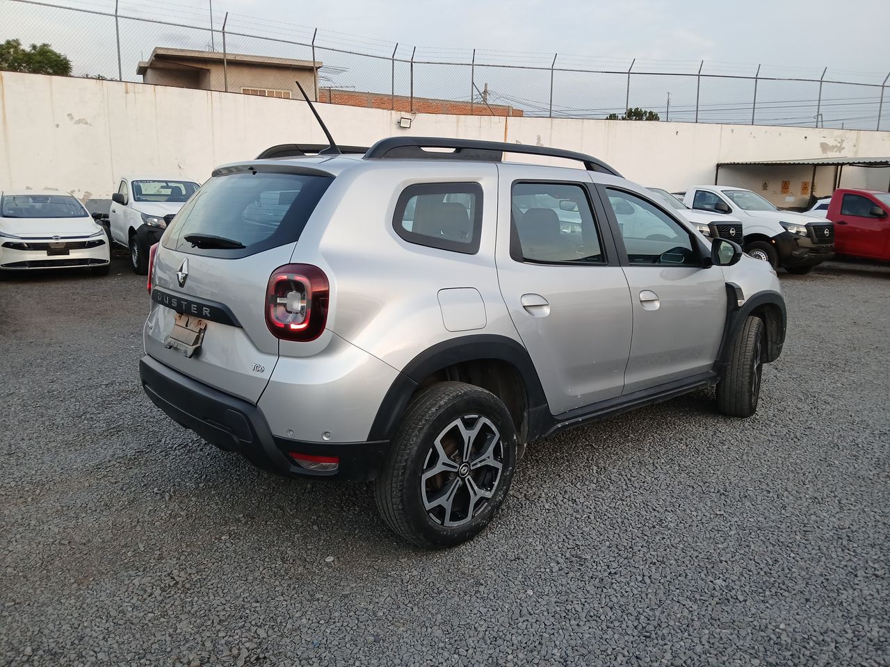 2023 RENAULT DUSTER ICONIC CVT