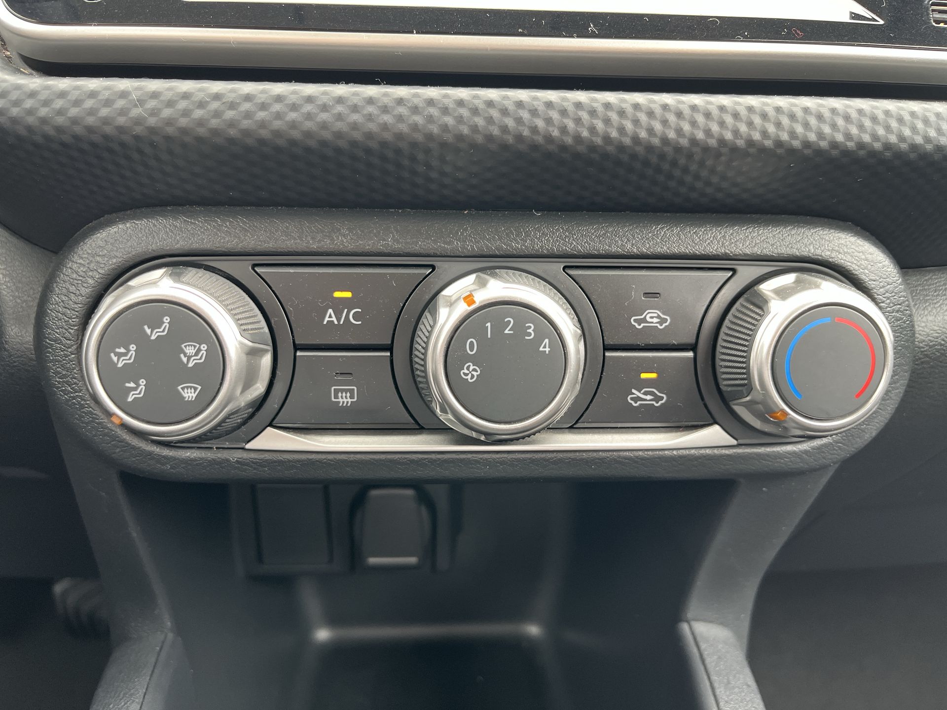 2024 Nissan KICKS ADVANCE 1.6 LTS MT 24