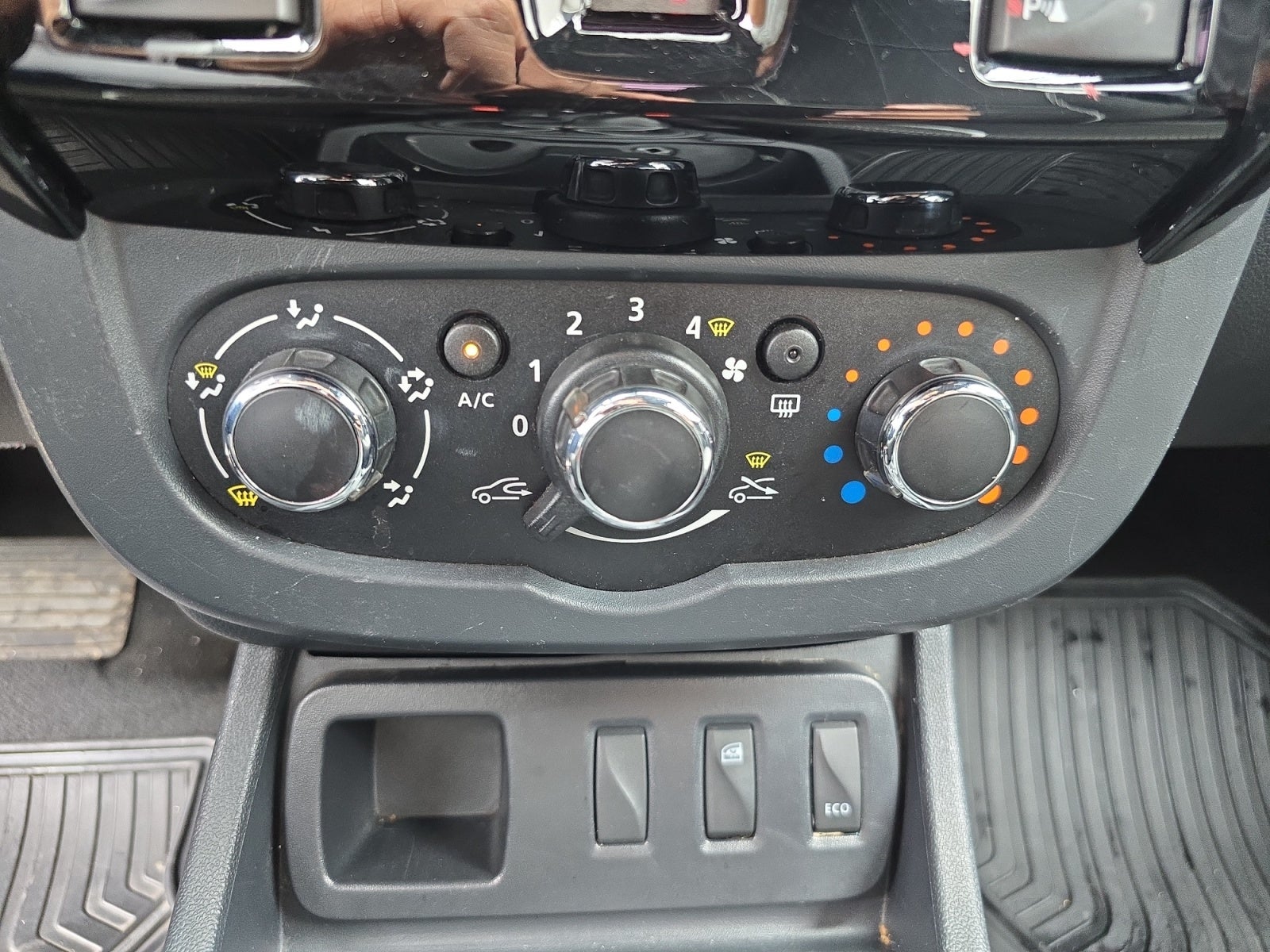 2020 RENAULT OROCH OUTSIDER SMR AT