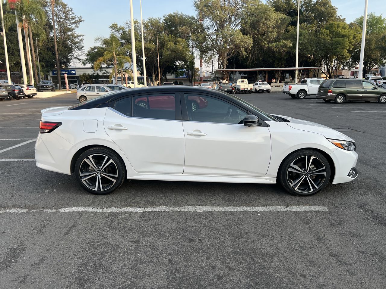 2021 Nissan SENTRA SR BITONO CVT 21