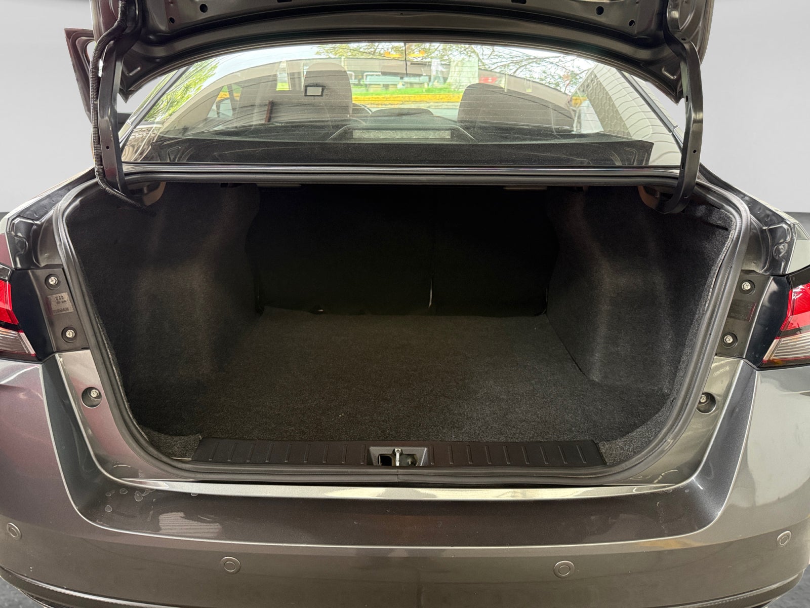 2023 Nissan VERSA ADVANCE MT 23