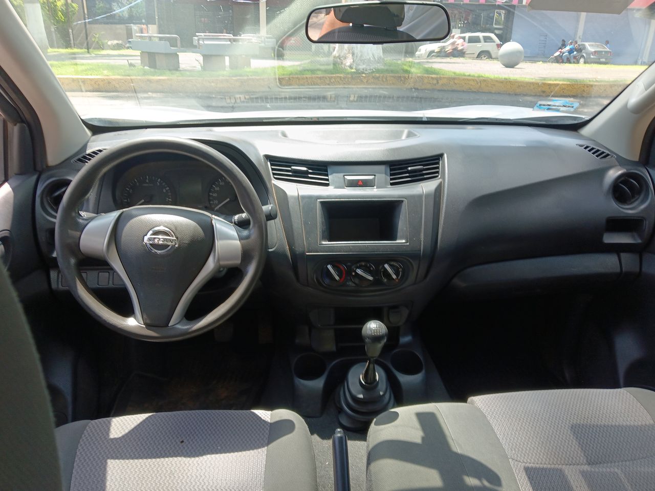 2017 Nissan NP300 NP300 DOBLE CABINA S AC PAQ SEG