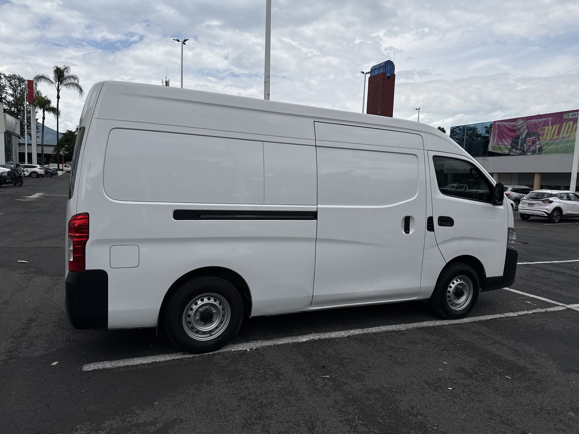 2023 Nissan NV350 URVAN URVAN PANEL AMPLIA AA