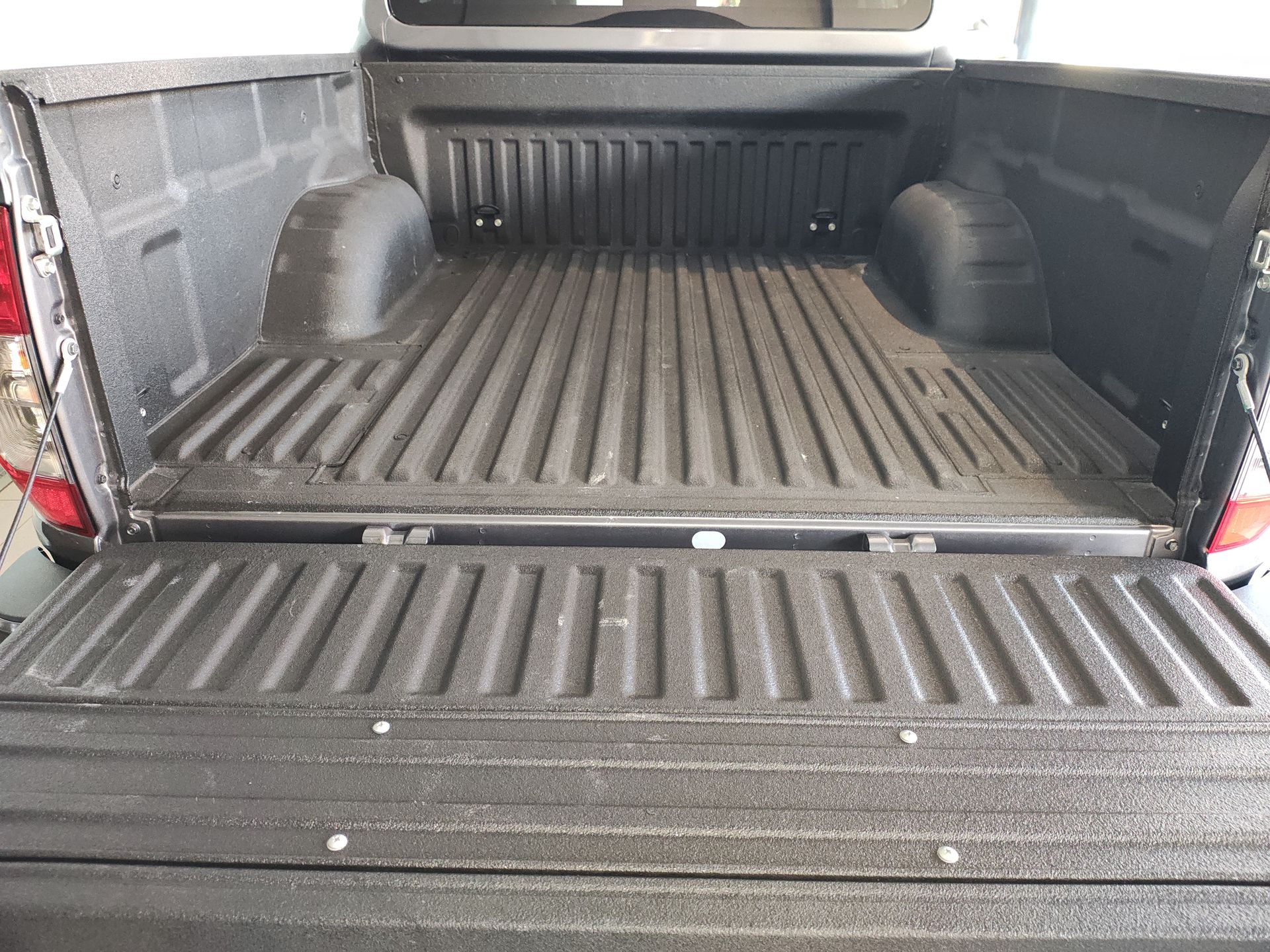 2024 Nissan FRONTIER FRONTIER XE TM 24