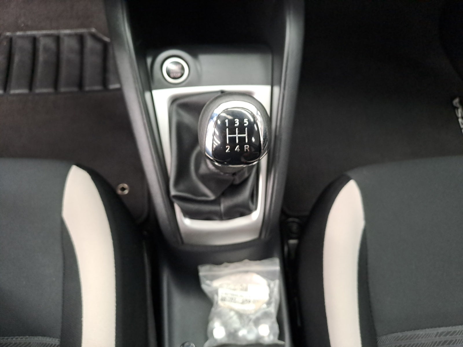 2022 Nissan VERSA ADVANCE MT 22