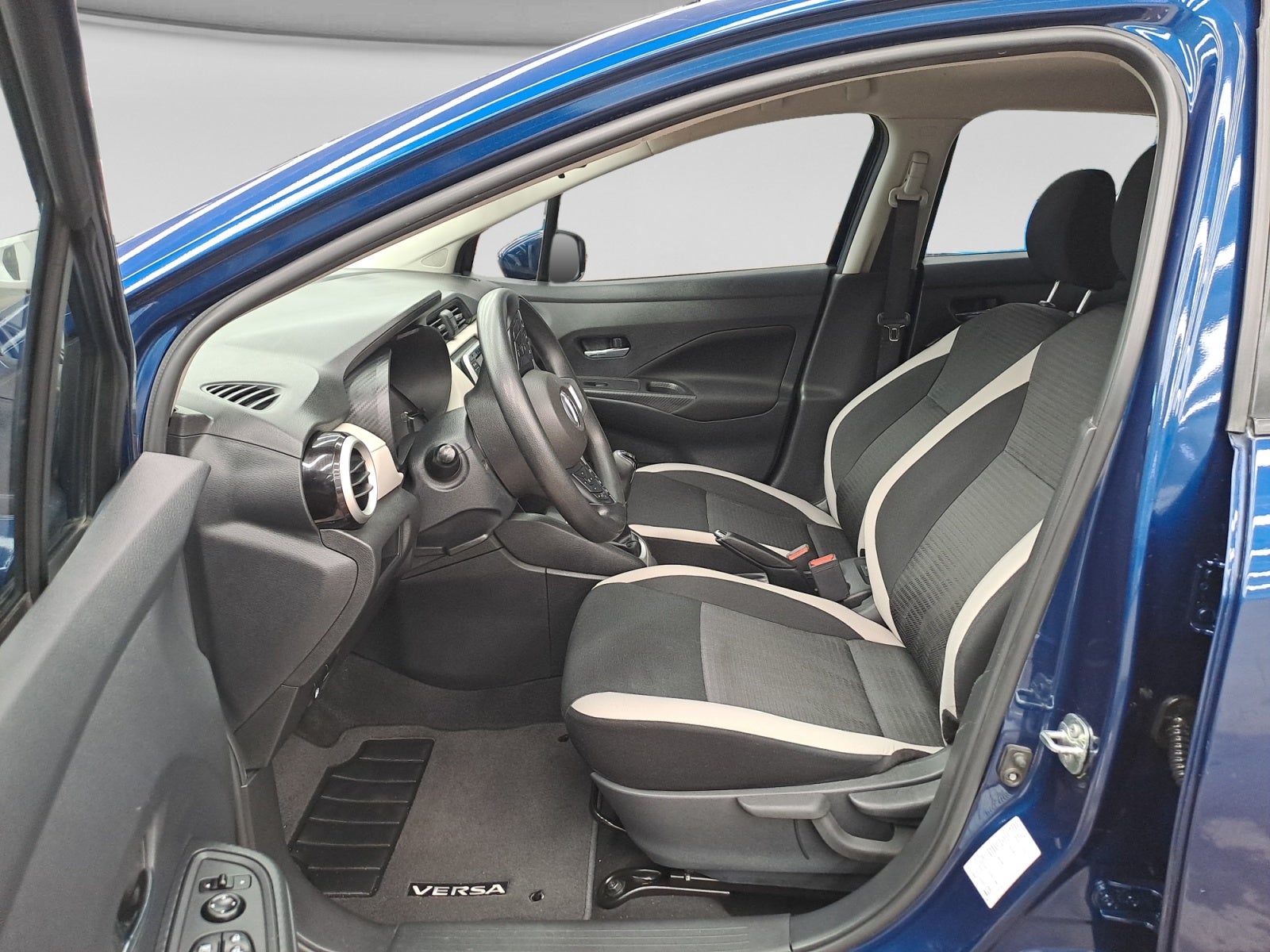 2022 Nissan VERSA ADVANCE MT 22
