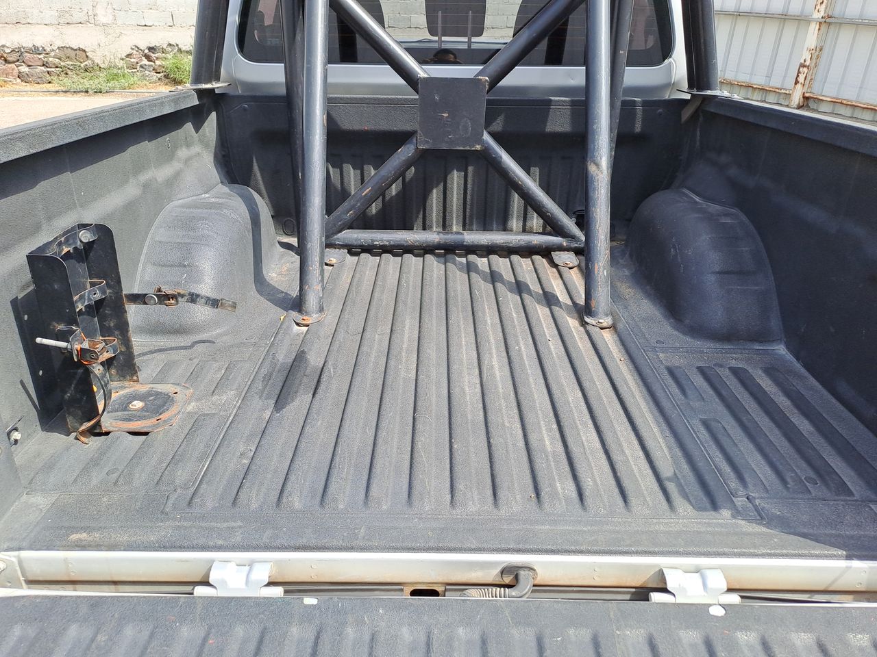 2022 Nissan FRONTIER LE TA 22