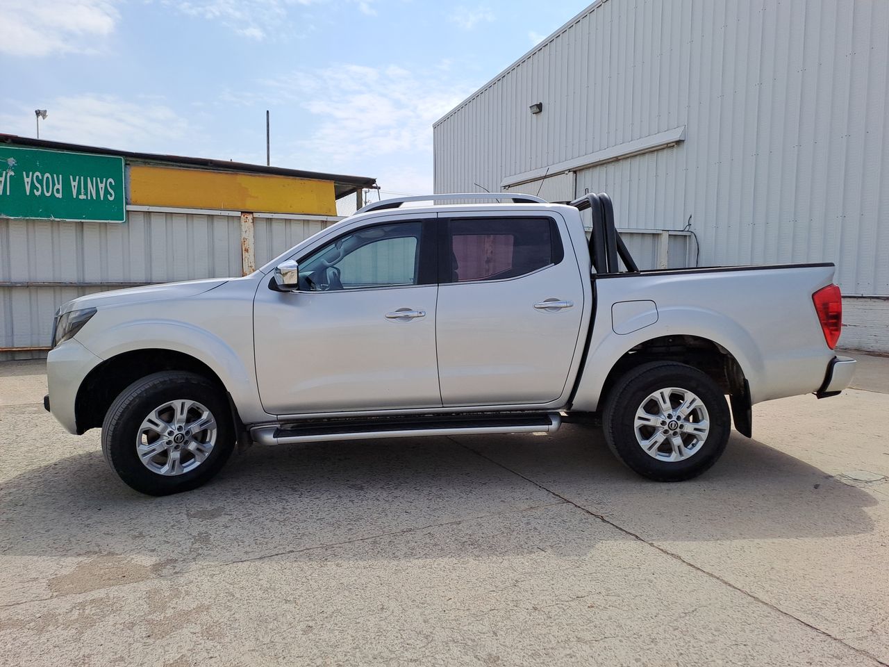 2022 Nissan FRONTIER LE TA 22