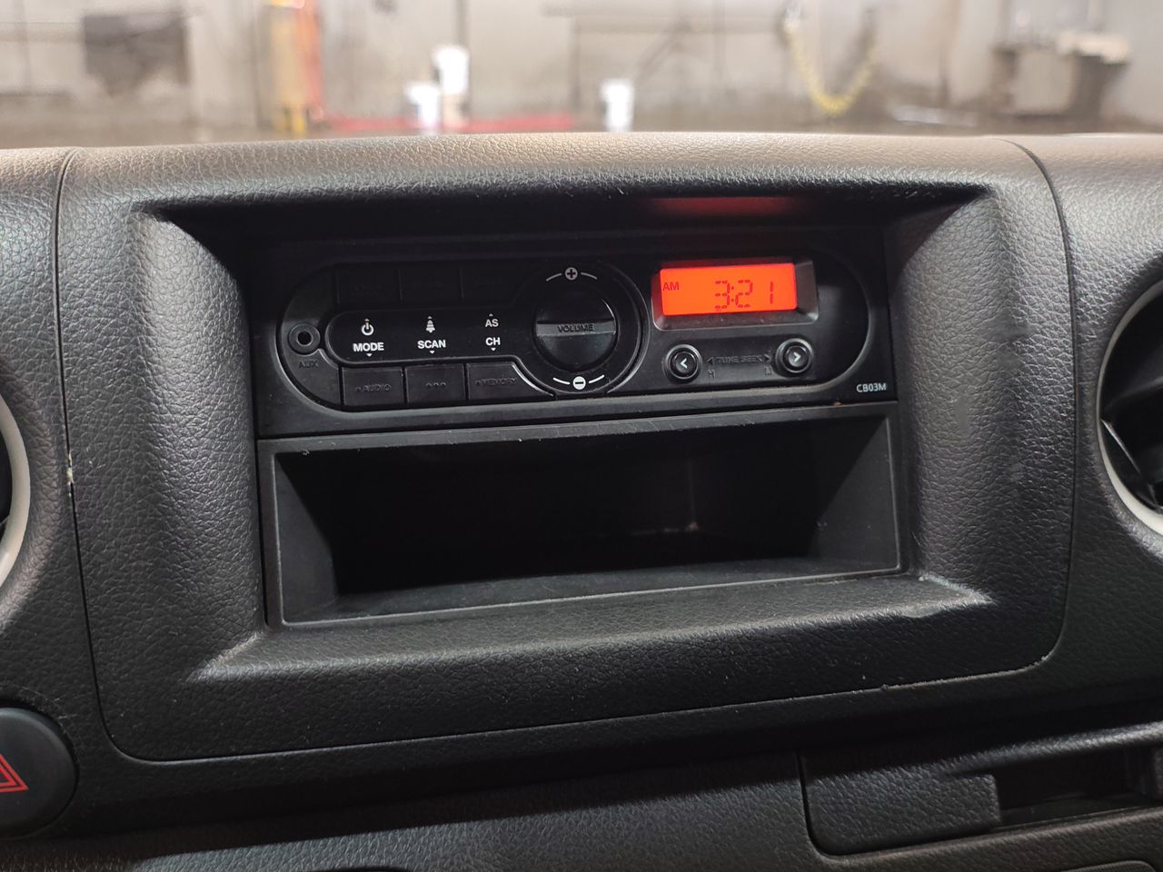 2024 Nissan NV350 PANEL AMPLIA AA 24