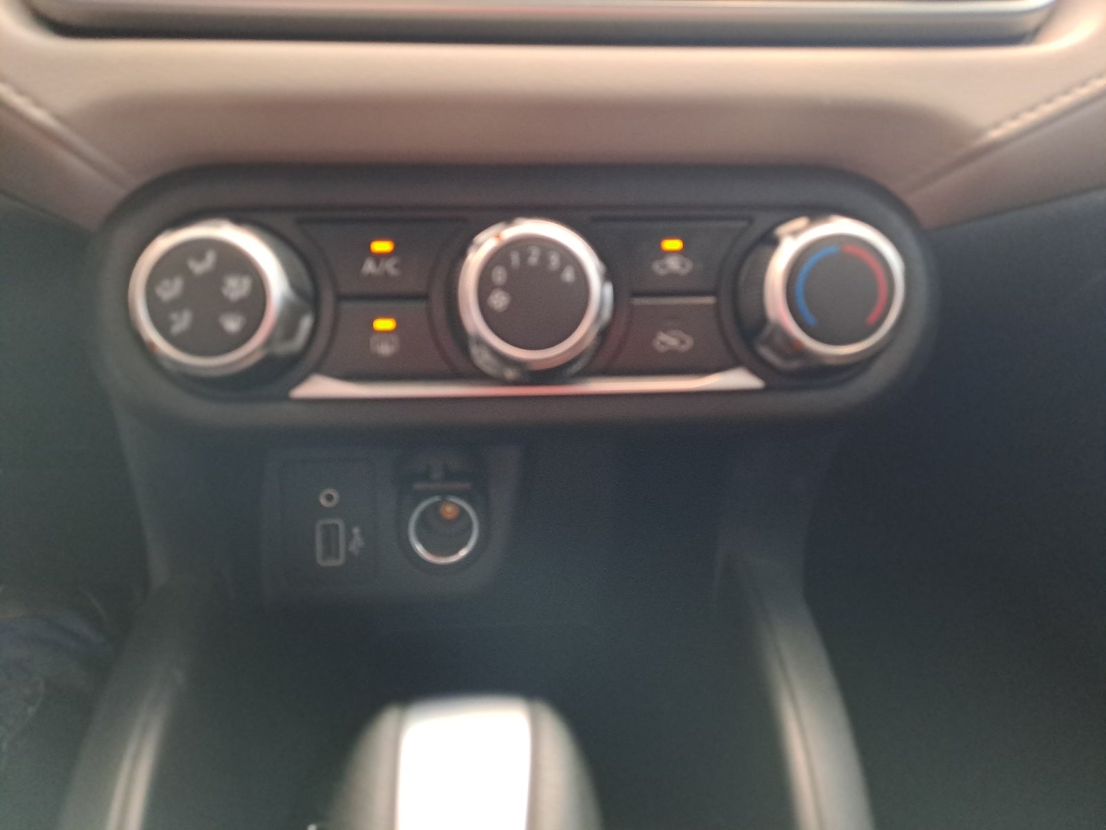 2021 Nissan VERSA ADVANCE CVT 21