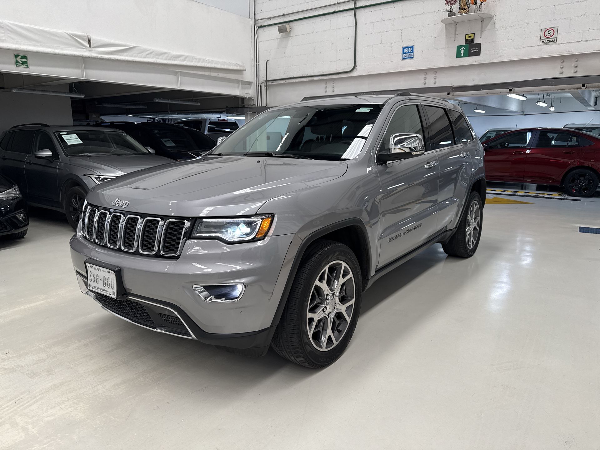 2021 Jeep GRAND CHEROKEE LIMITED LUJO V6