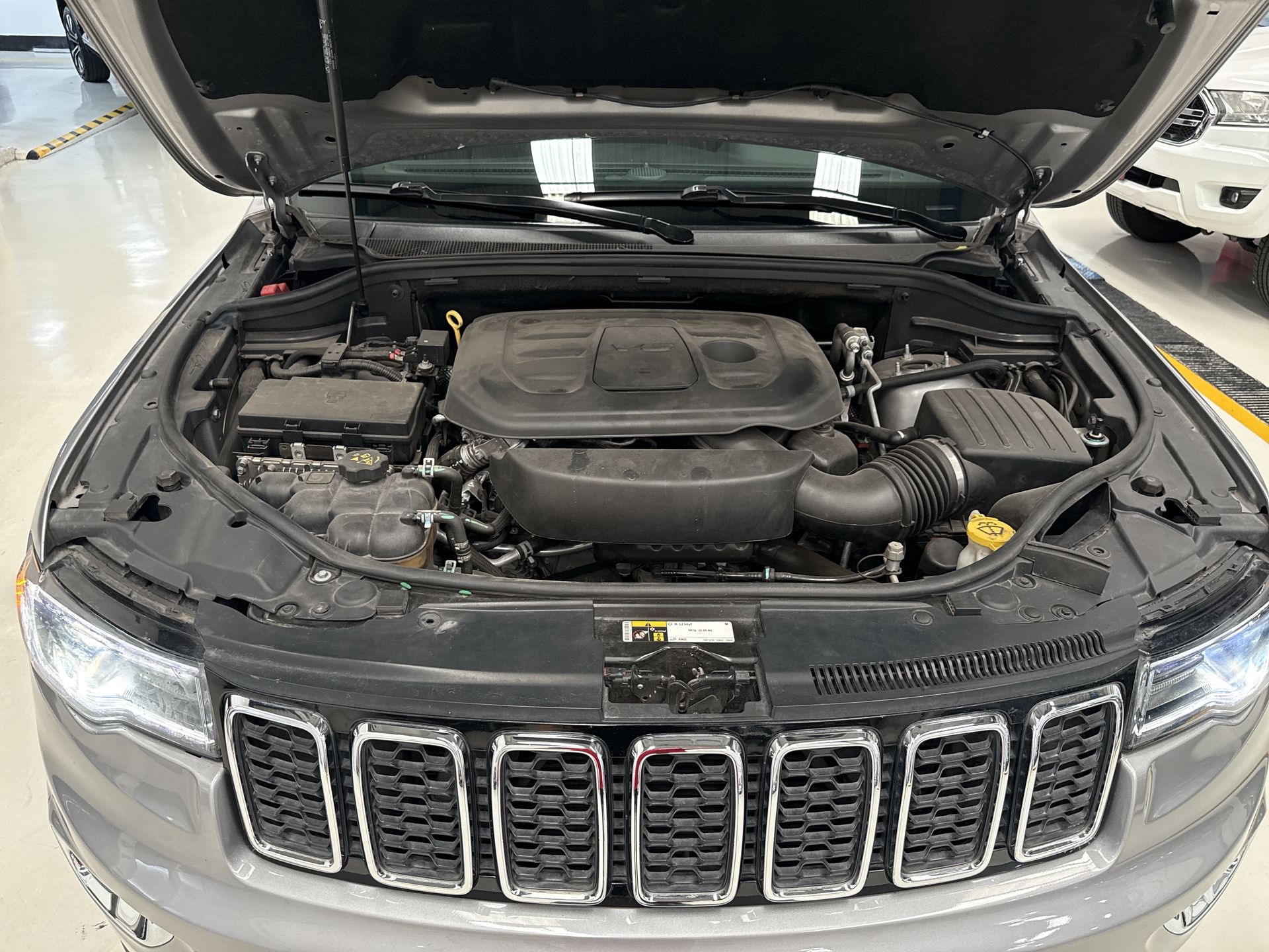 2021 Jeep GRAND CHEROKEE LIMITED LUJO V6