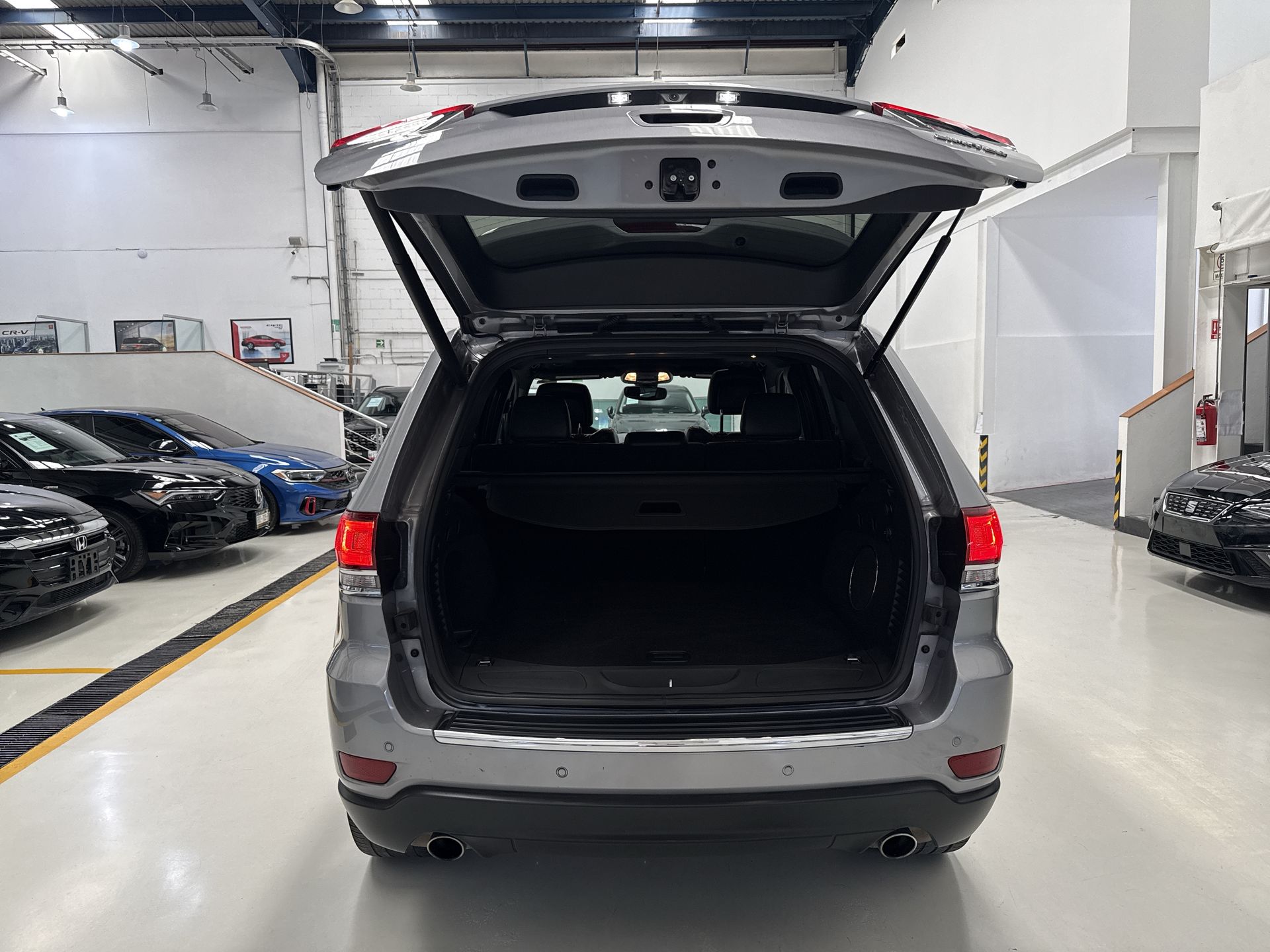 2021 Jeep GRAND CHEROKEE LIMITED LUJO V6