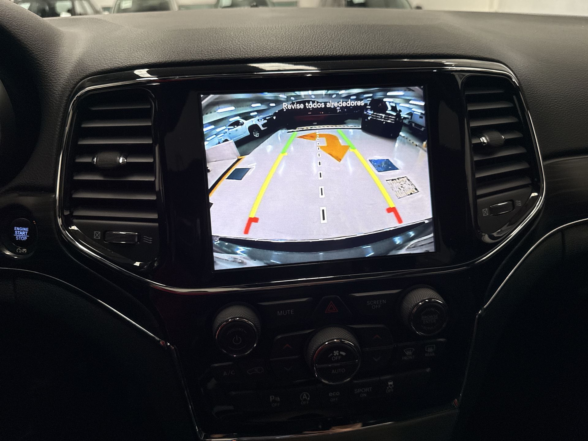 2021 Jeep GRAND CHEROKEE LIMITED LUJO V6