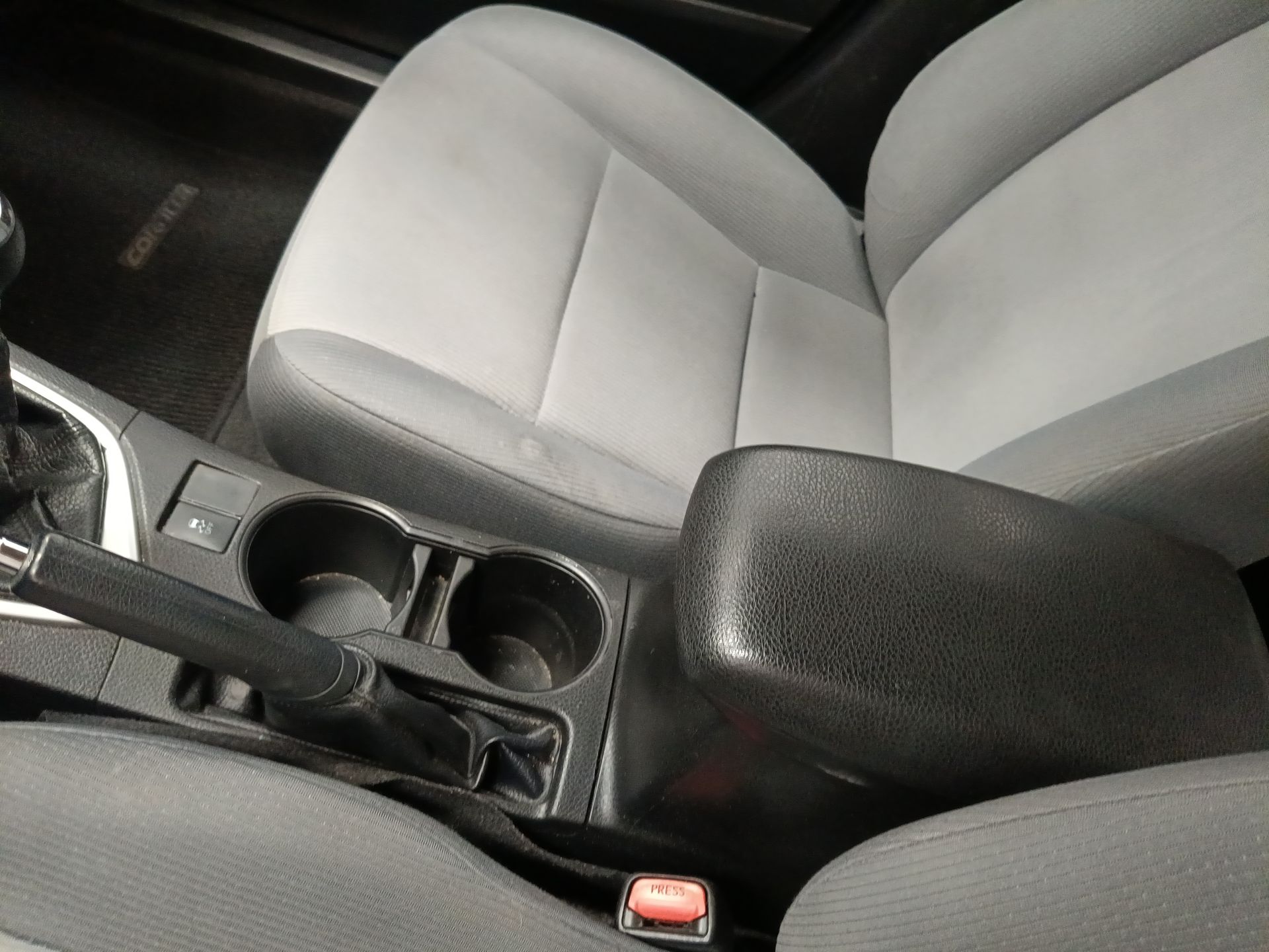 2018 Toyota COROLLA BASE MT