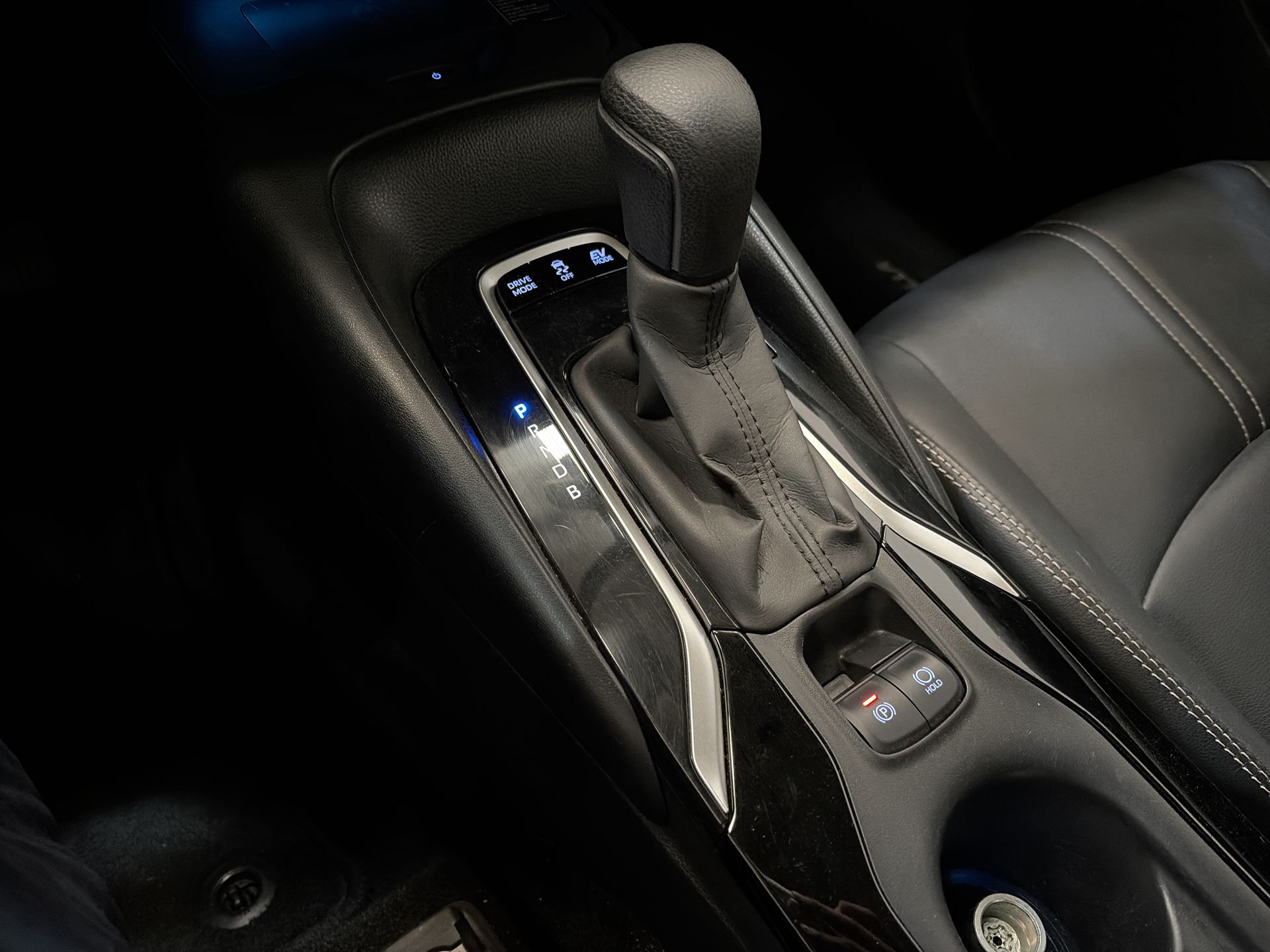 2022 Toyota COROLLA LE HV