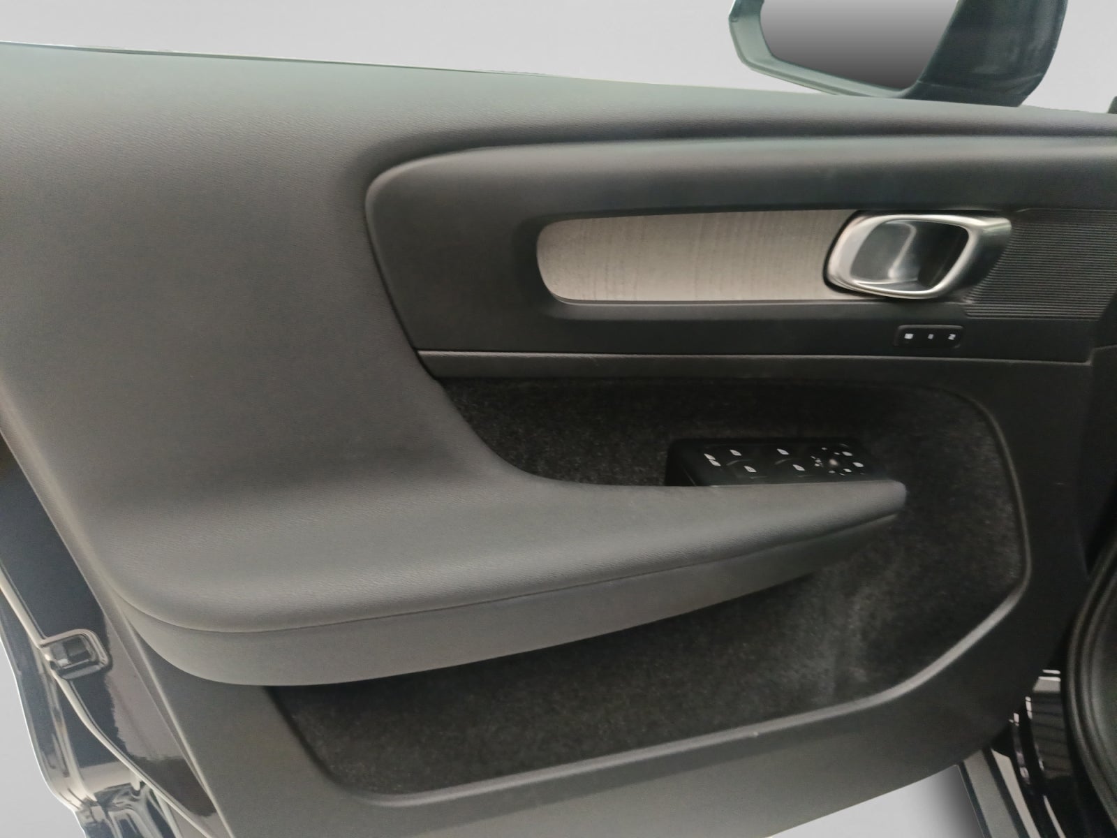 2023 Volvo XC40 PLUS B4 MILD HYBRID