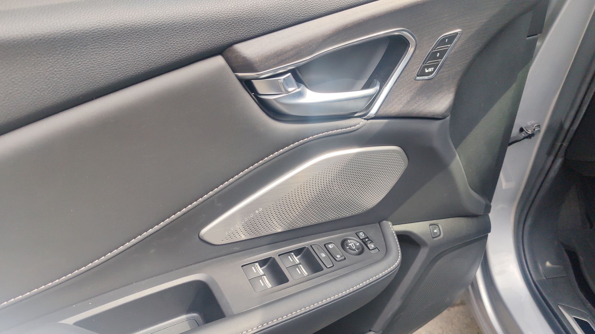 2025 Acura RDX ADVANCE