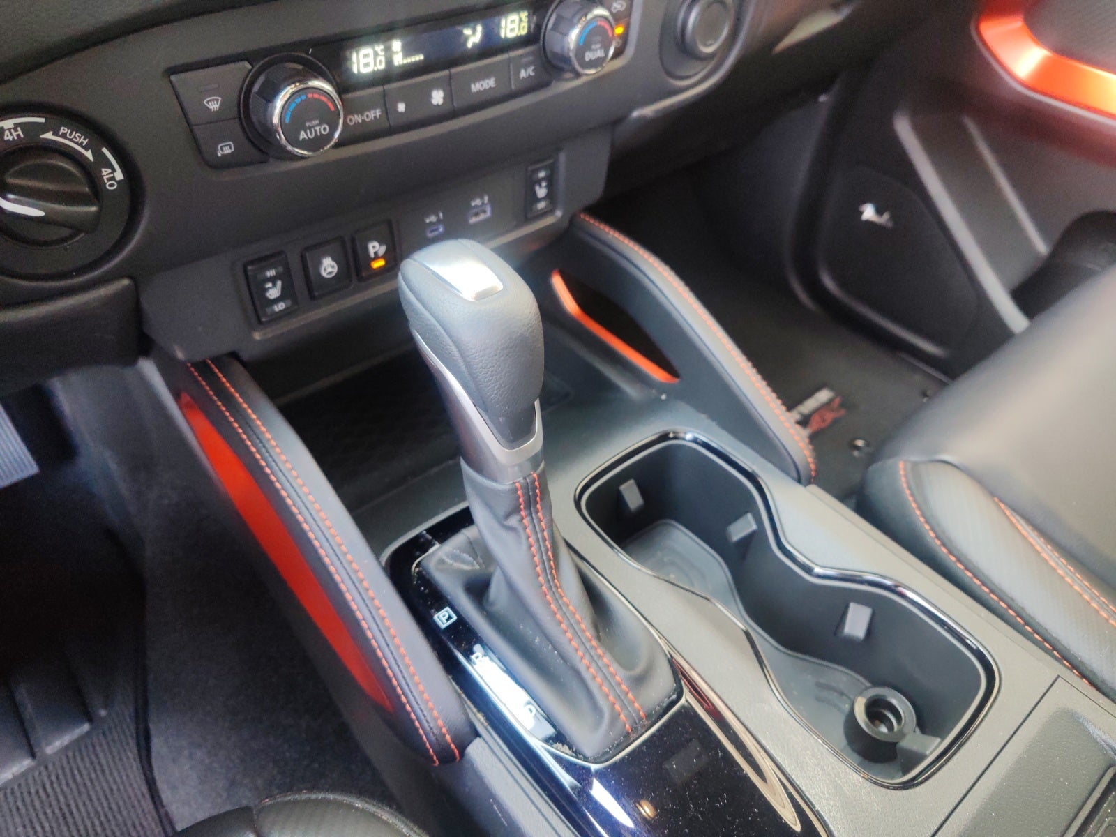 2024 Nissan FRONTIER V6 PRO-4X 24