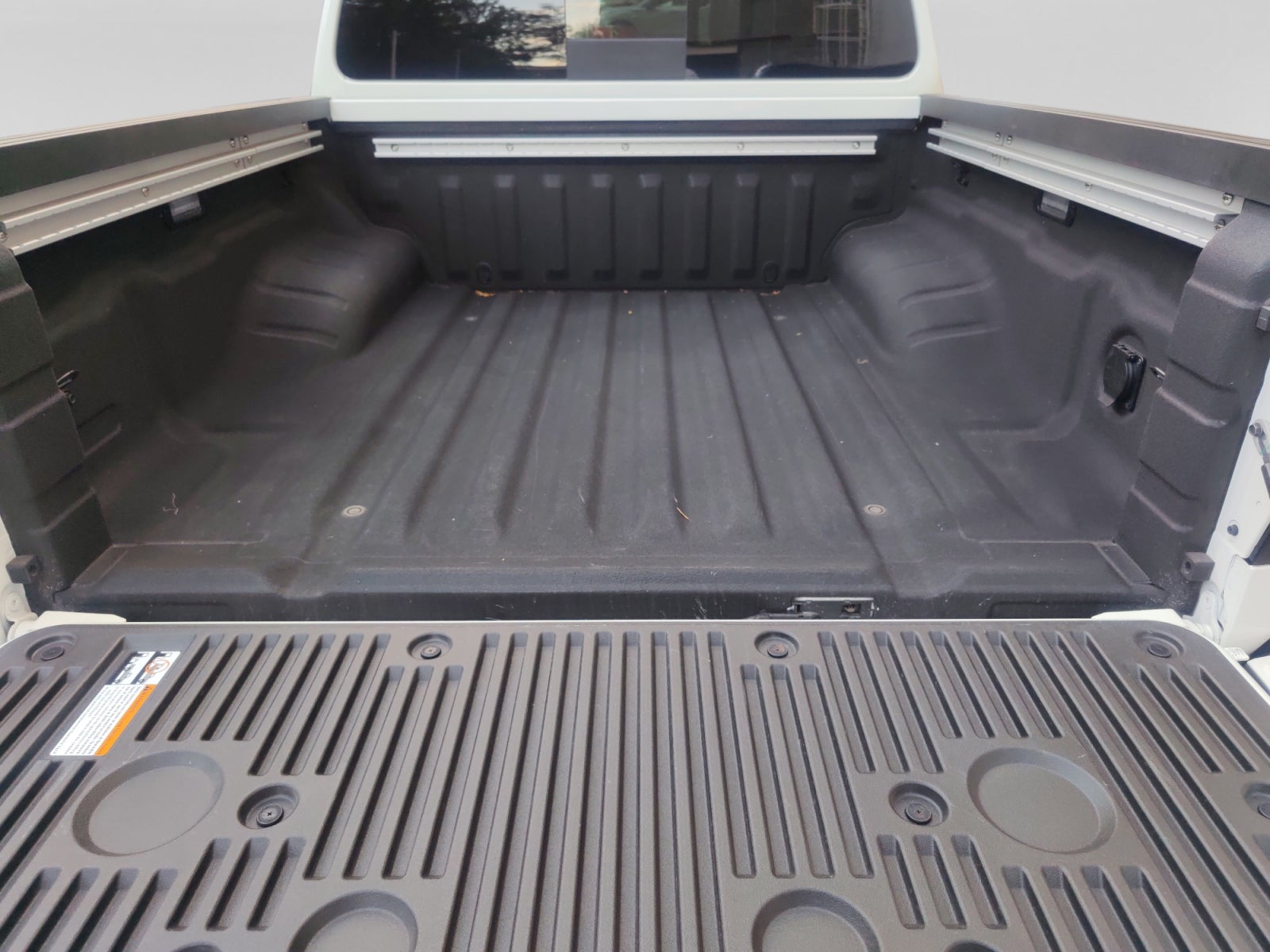2024 Nissan FRONTIER V6 PRO-4X 24