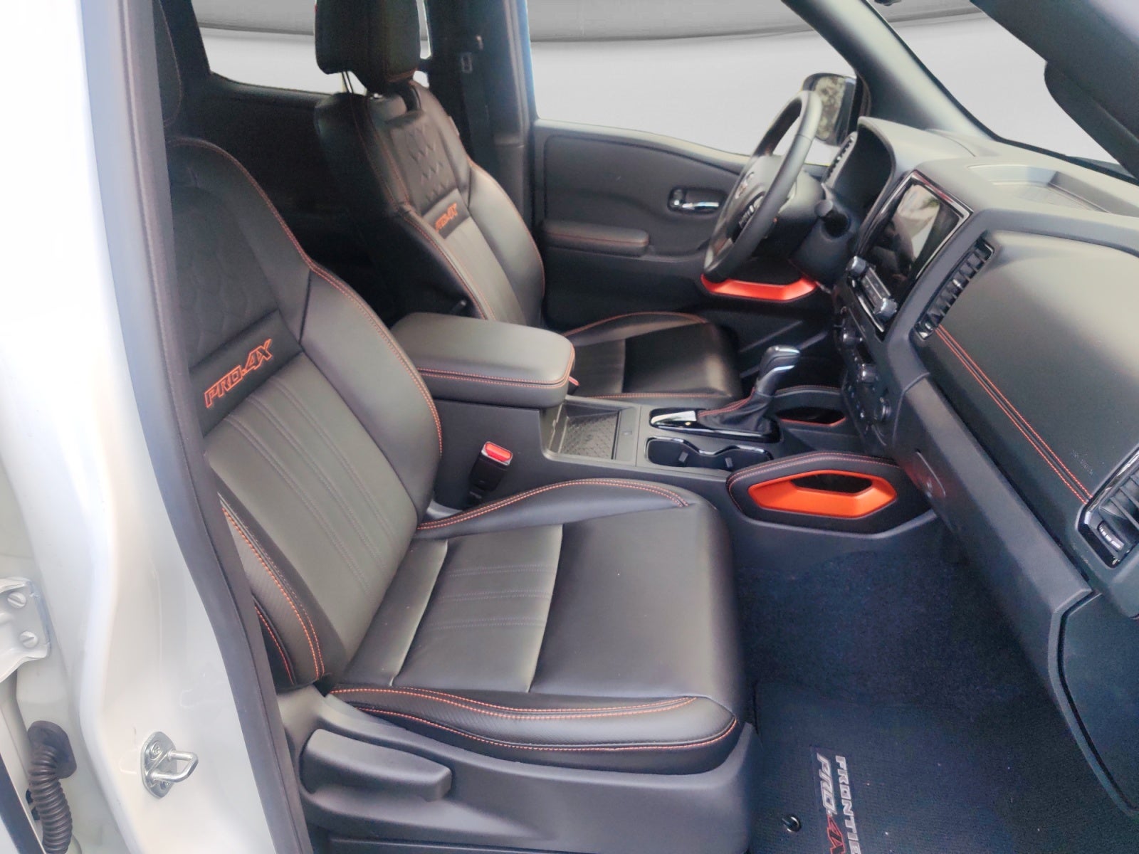 2024 Nissan FRONTIER V6 PRO-4X 24