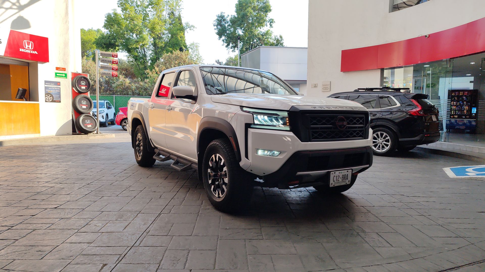 2024 Nissan FRONTIER V6 PRO-4X 24