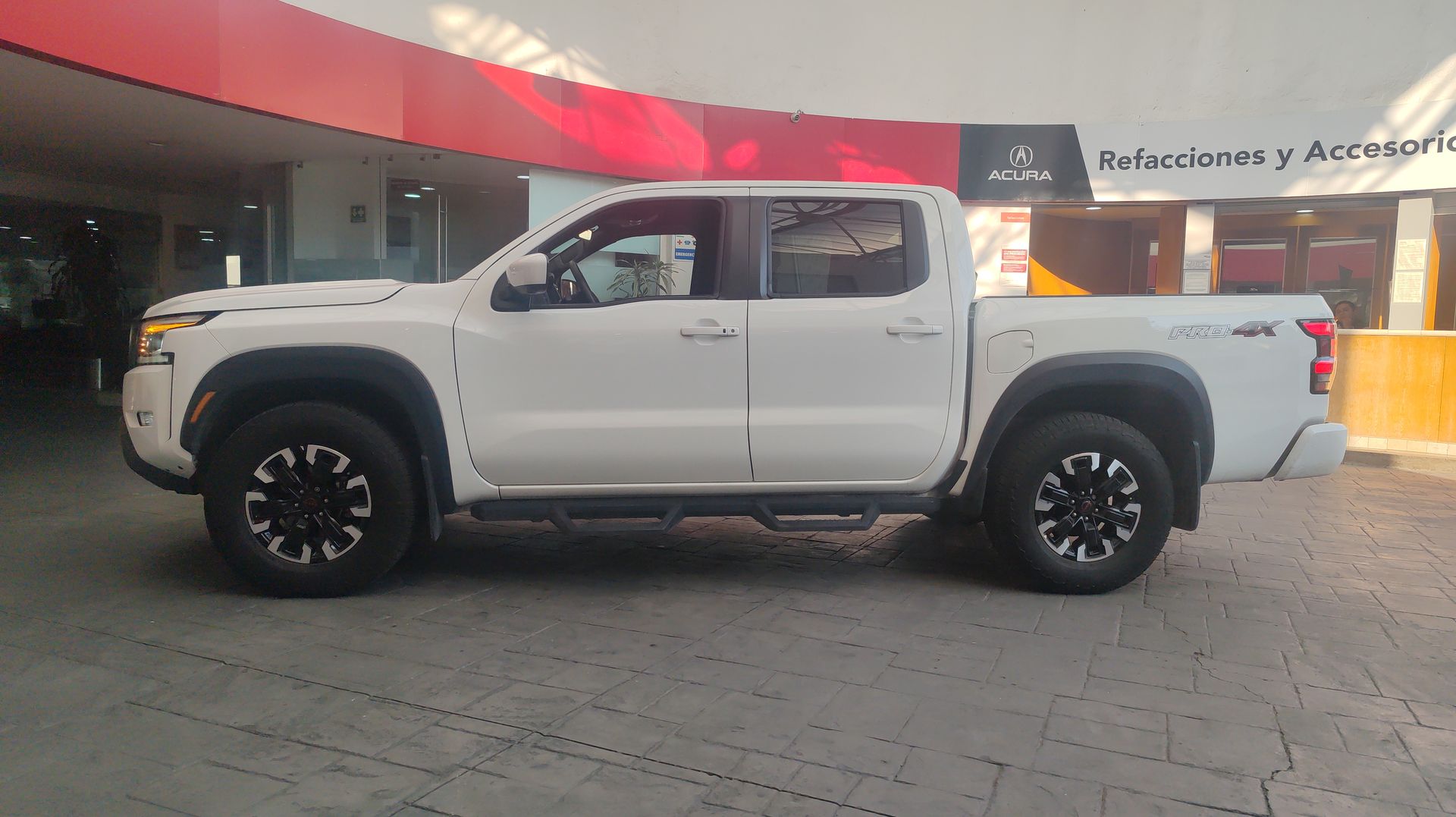2024 Nissan FRONTIER V6 PRO-4X 24