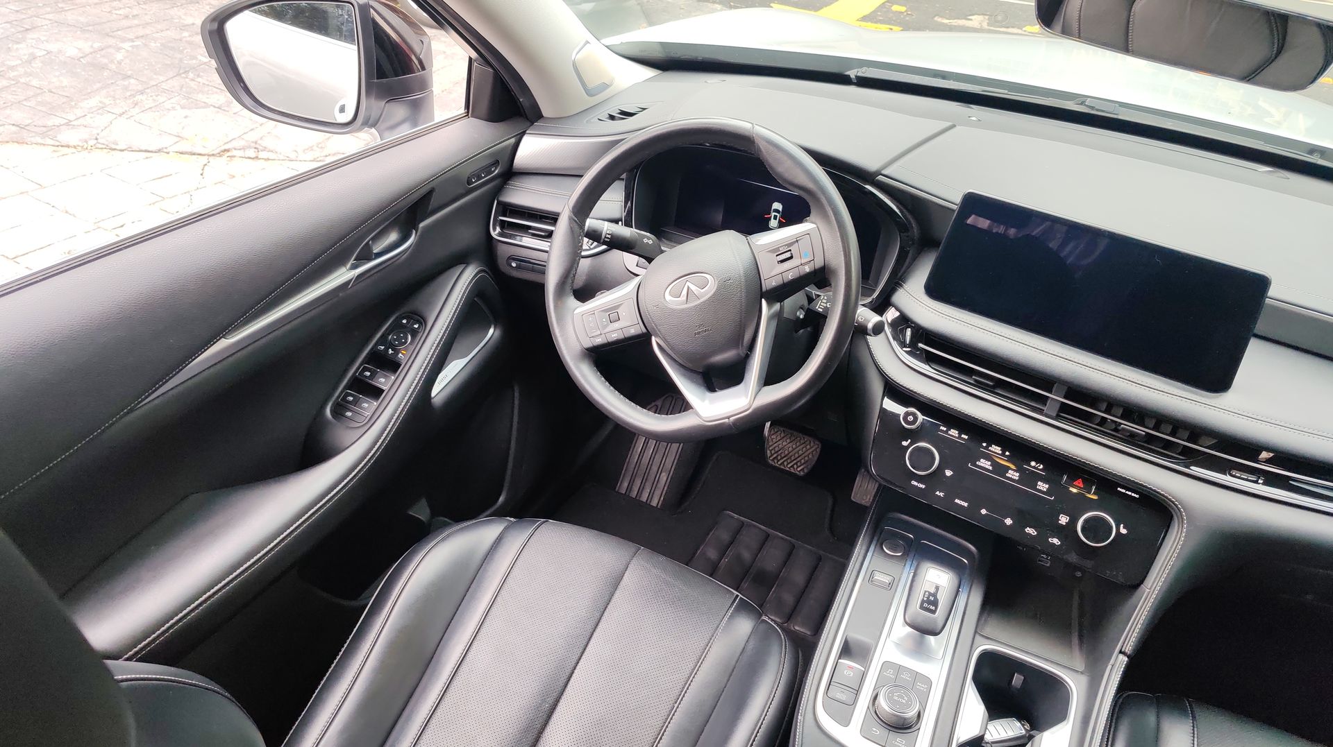 2023 Nissan INFINITI 3.5L LUXE AWD 23