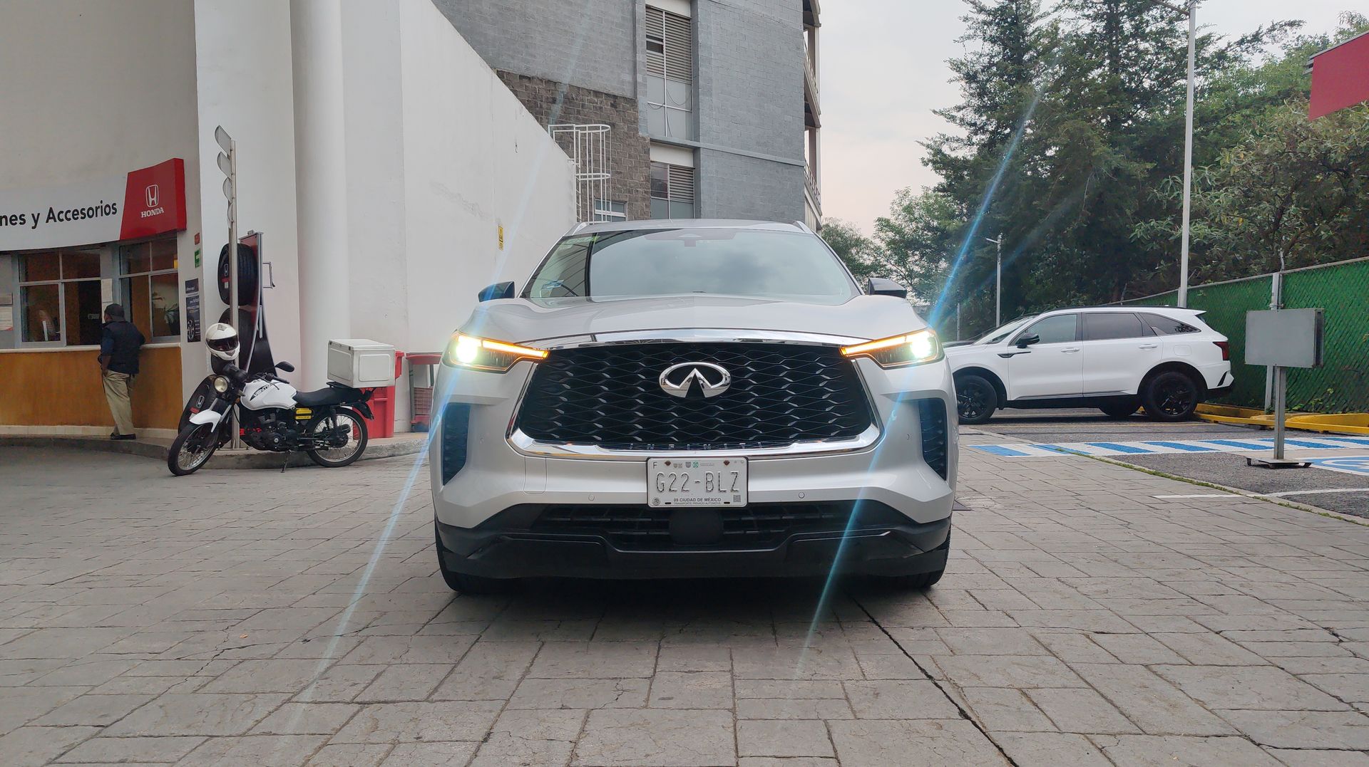 2023 Nissan INFINITI 3.5L LUXE AWD 23